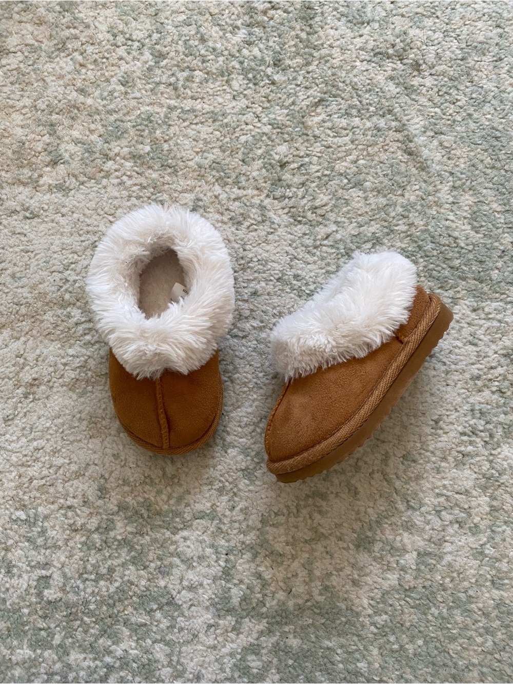 Toddler Cozy Tan Faux Fur Lined Slippers Size 7